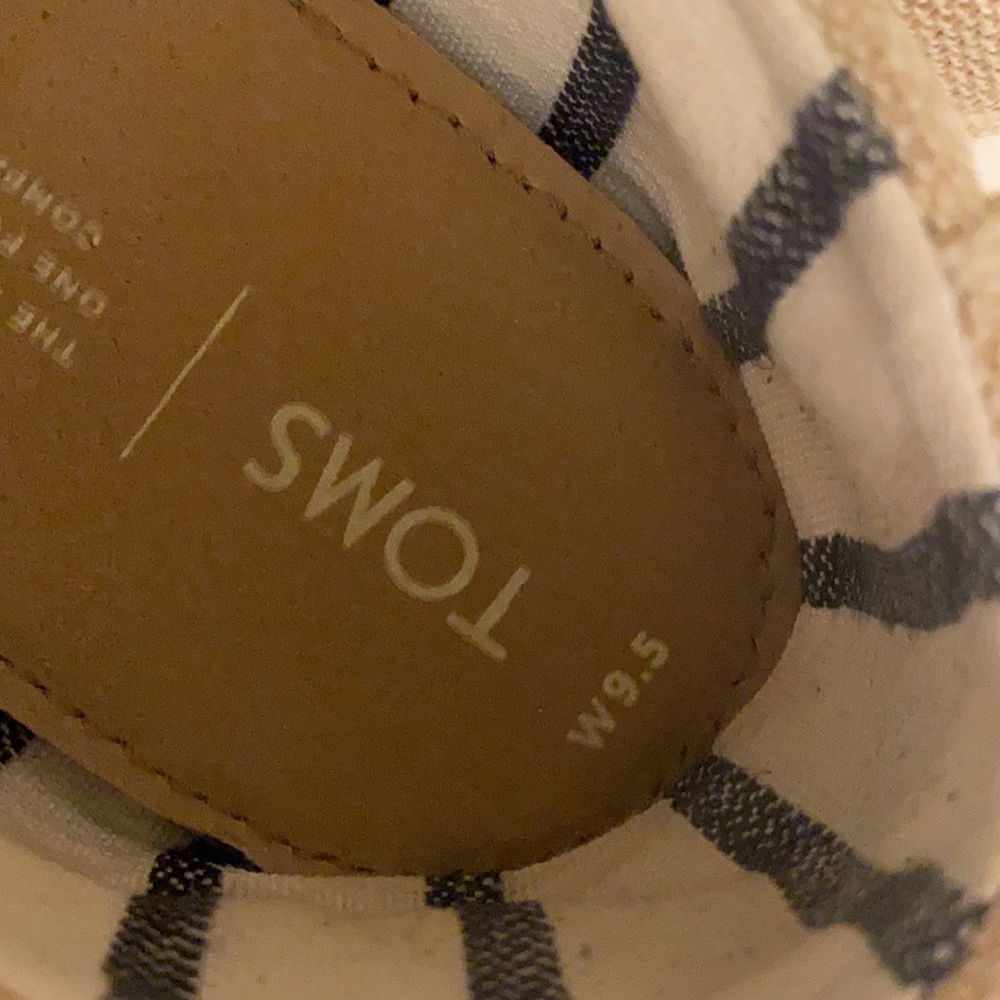 Toms - Picture 6 of 6